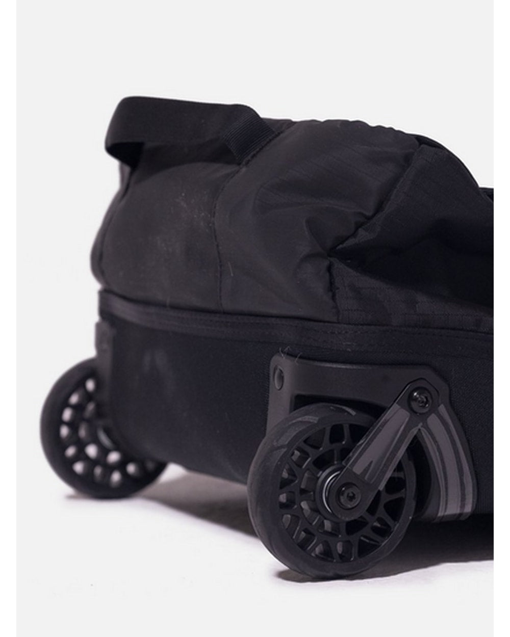 Line Top Roller Ski Bag 2026