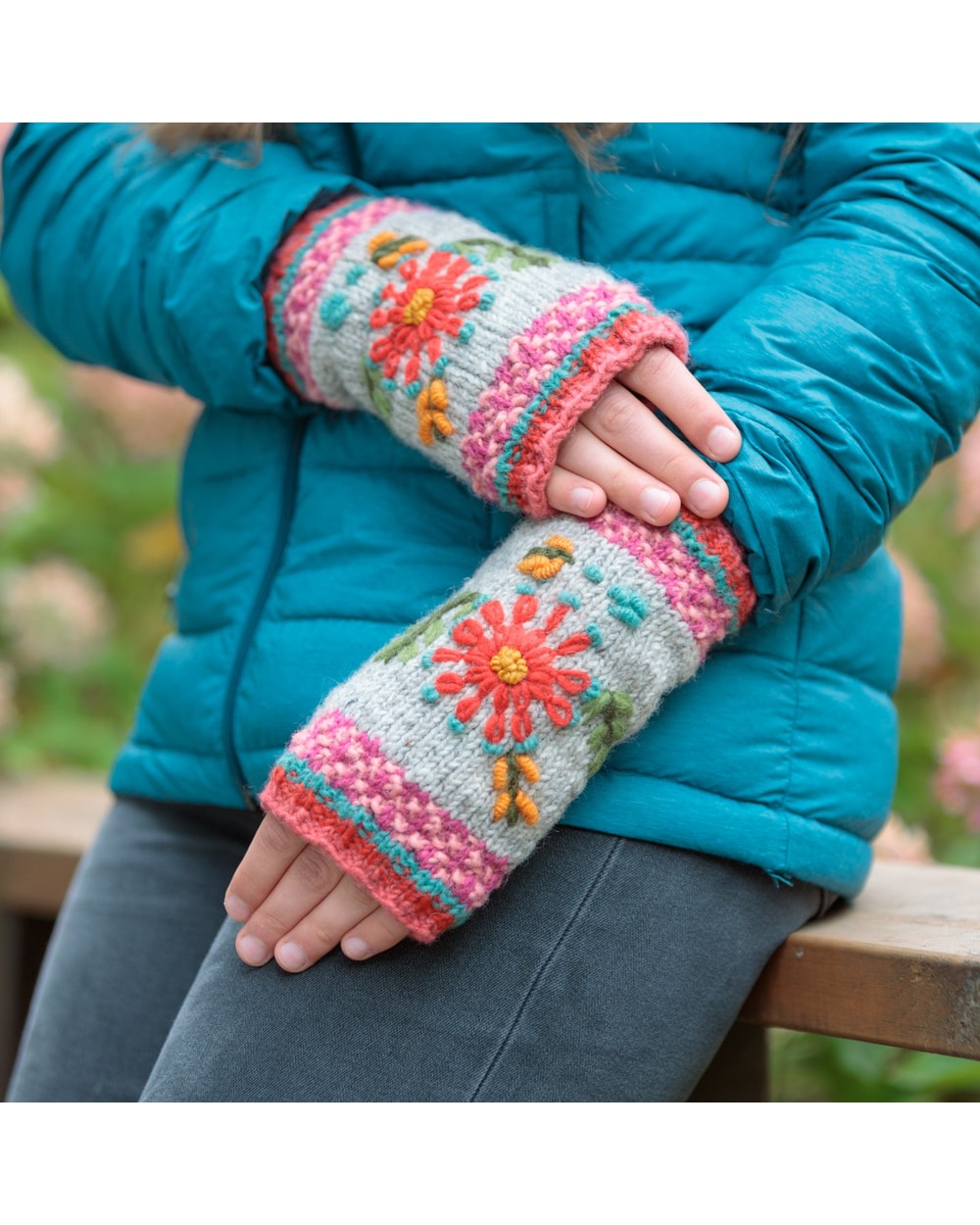 Lost Horizons Women's Abigail Handwarmers - OATMEAL