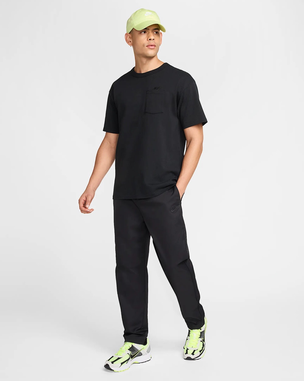 Nike Men's Club Woven Tapered Trousers