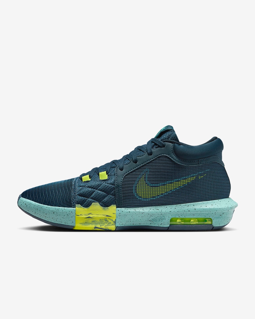 Nike Men's LeBron Witness 8 Basketball Shoes