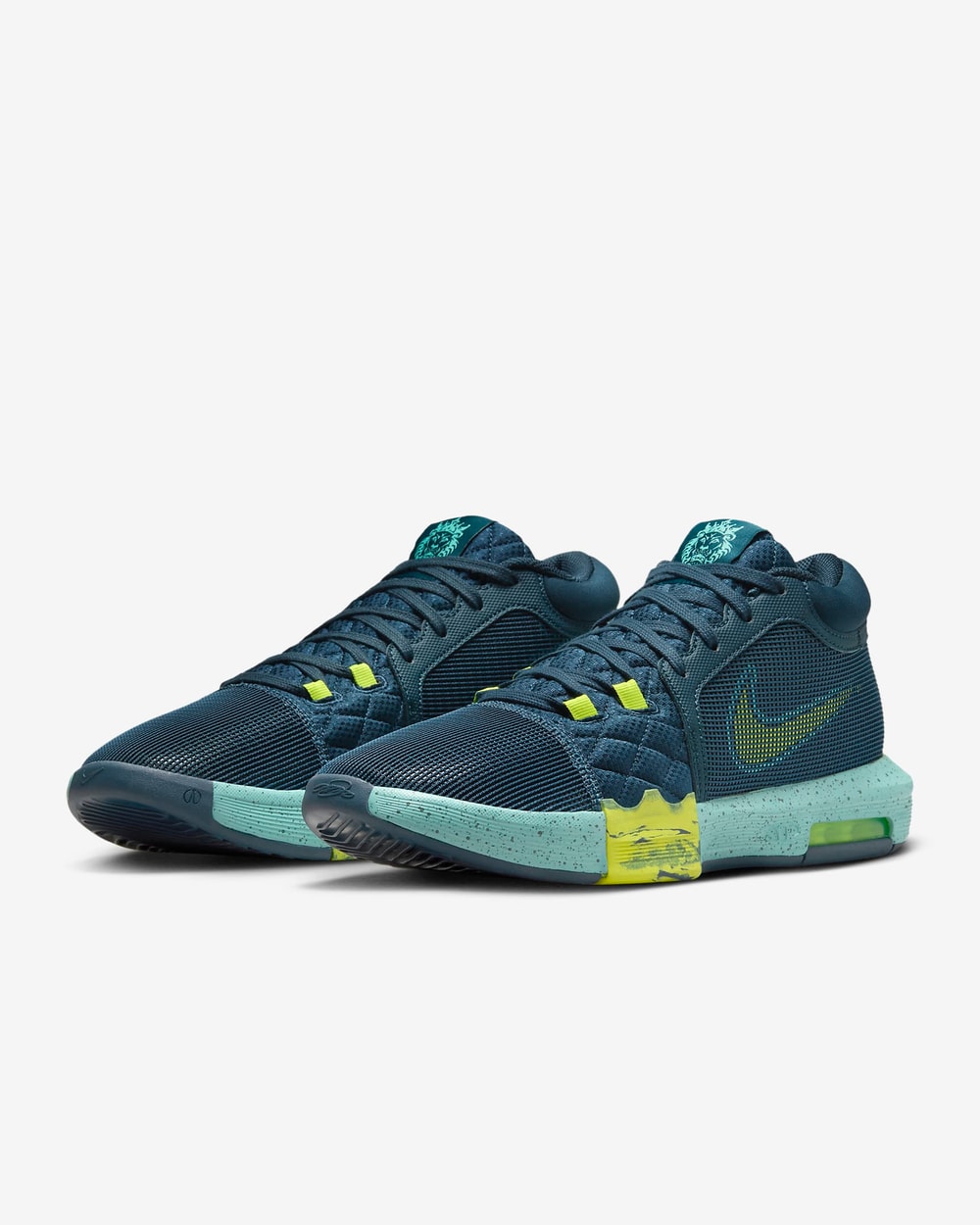 Nike Men's LeBron Witness 8 Basketball Shoes