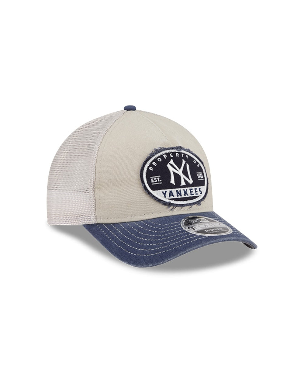 New Era New York Yankees Frayed M-Crown A-Frame 9FORTY Trucker Adjustable Hat