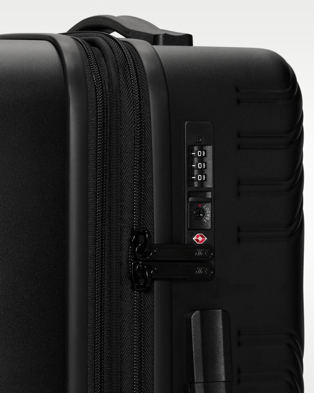Nike Carry-On Luggage 22" Hardshell (52L)