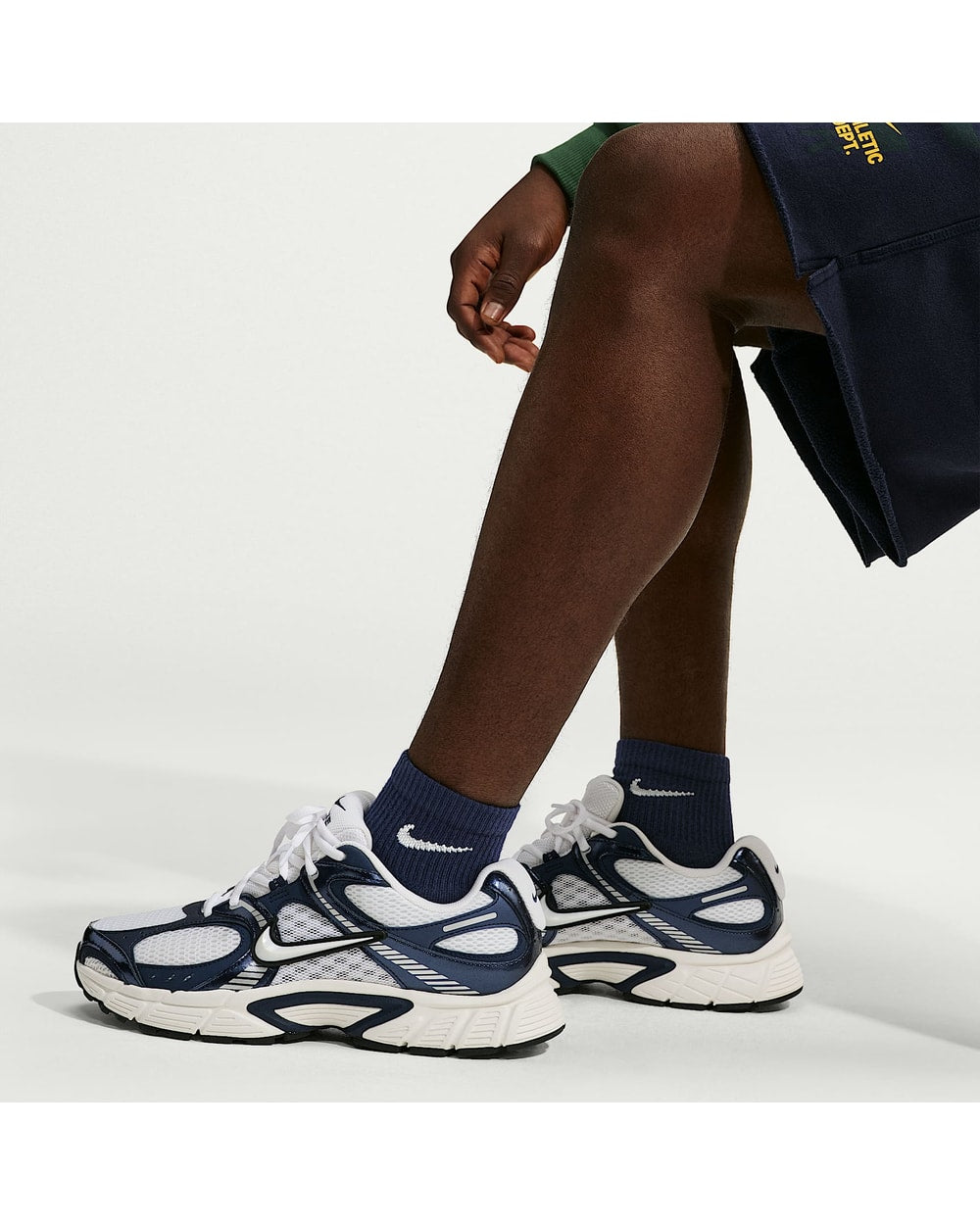 Nike Everyday Elevated Ankle Socks (6 Pairs) - MULTI, styled view