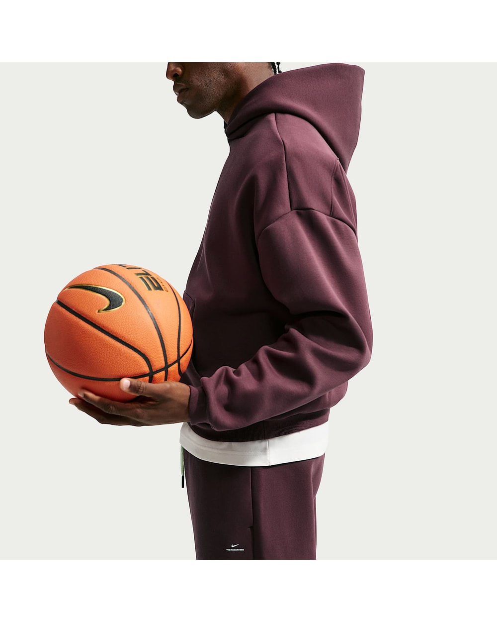 Nike Men's Standard Issue Therma-FIT Brushed Basketball Pullover Hoodie
