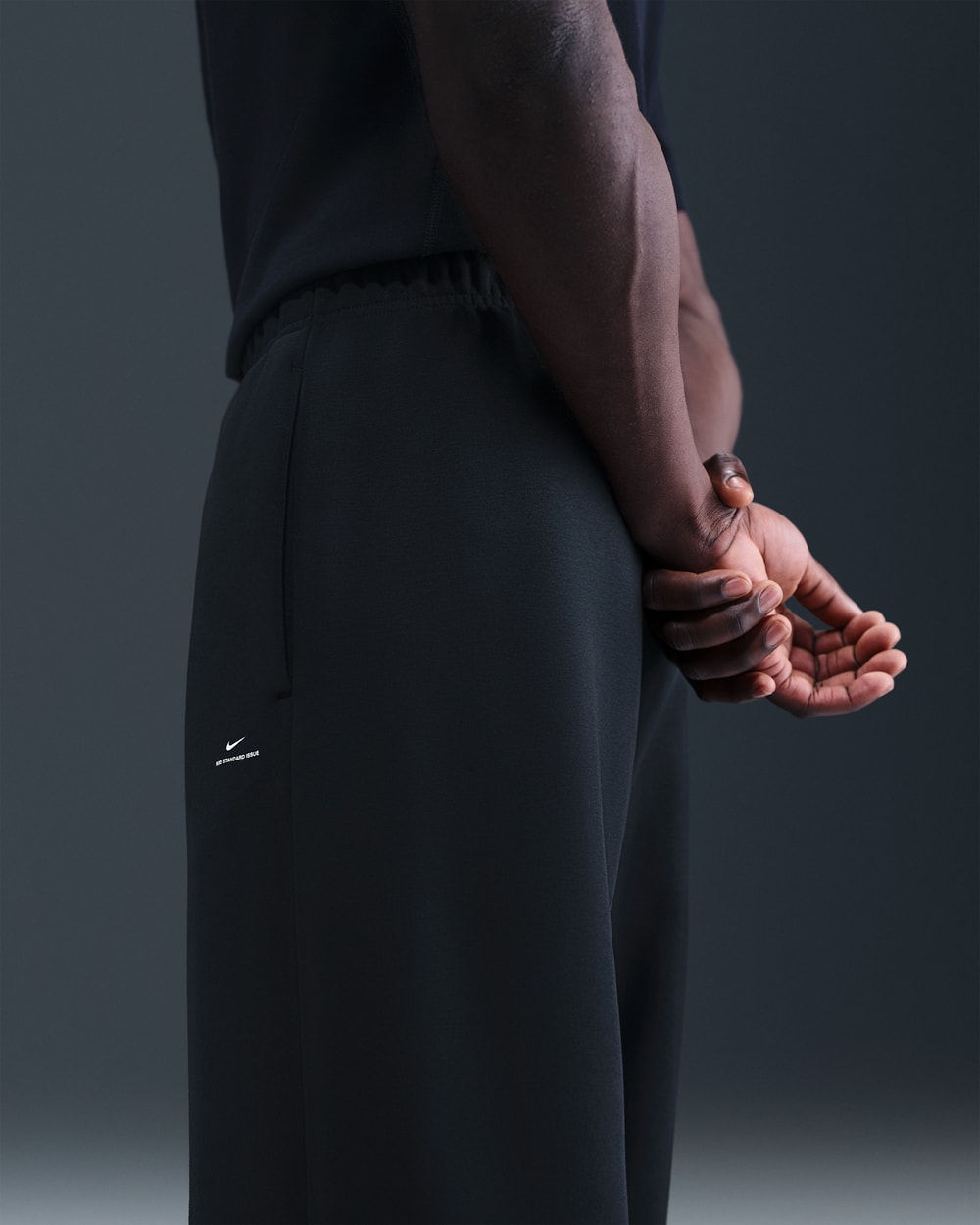 Nike Men's Standard Issue Therma-FIT Brushed Open-Hem Pants