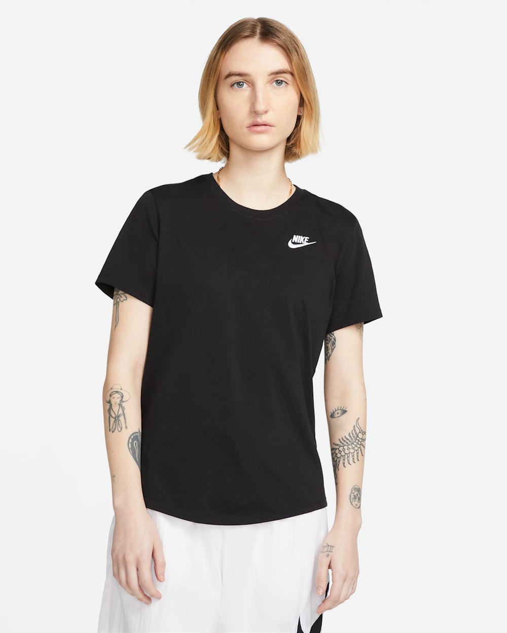 Nike Women's Sportswear Club Essentials T-Shirt
