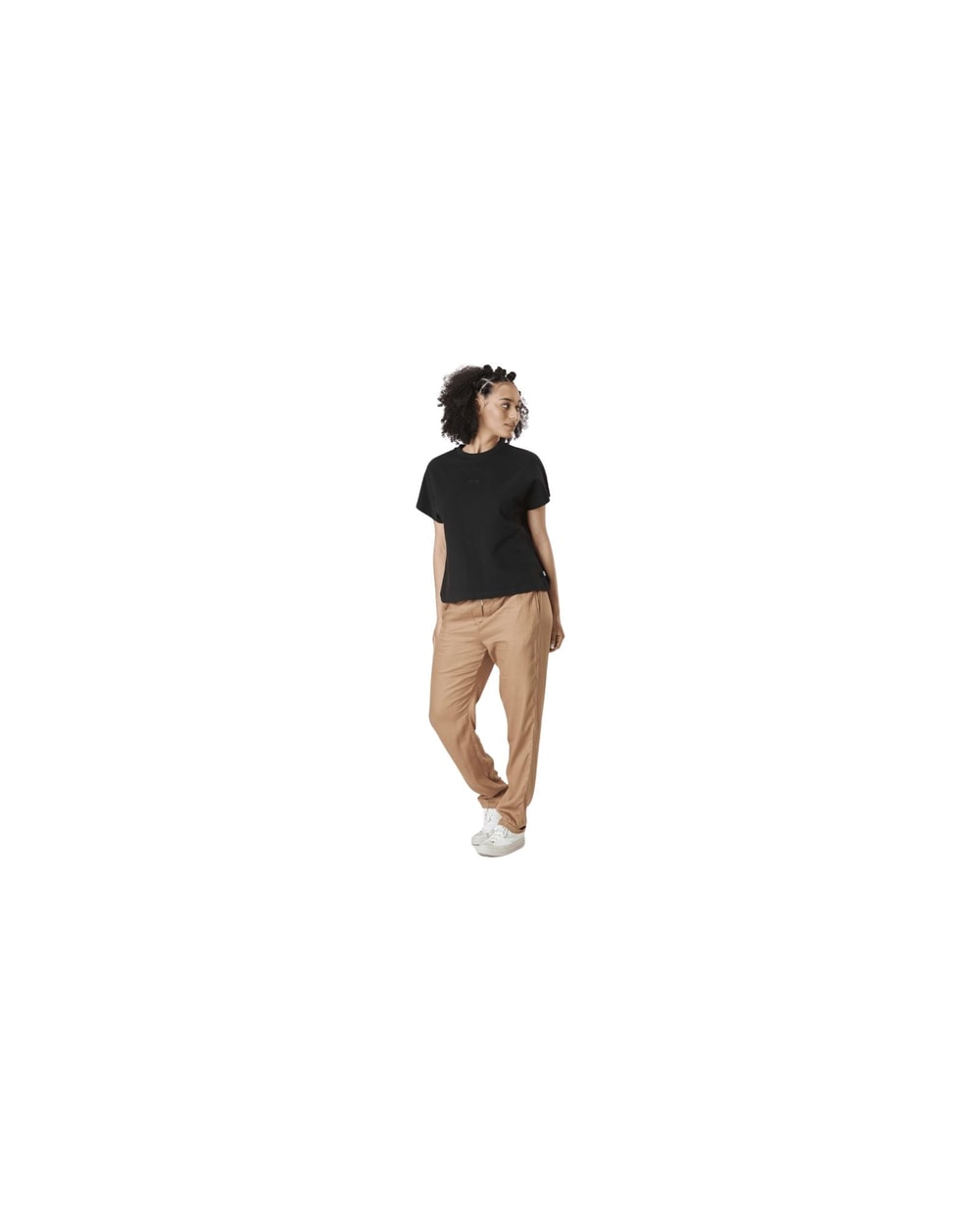 Picture Borda Tee Black - on model front