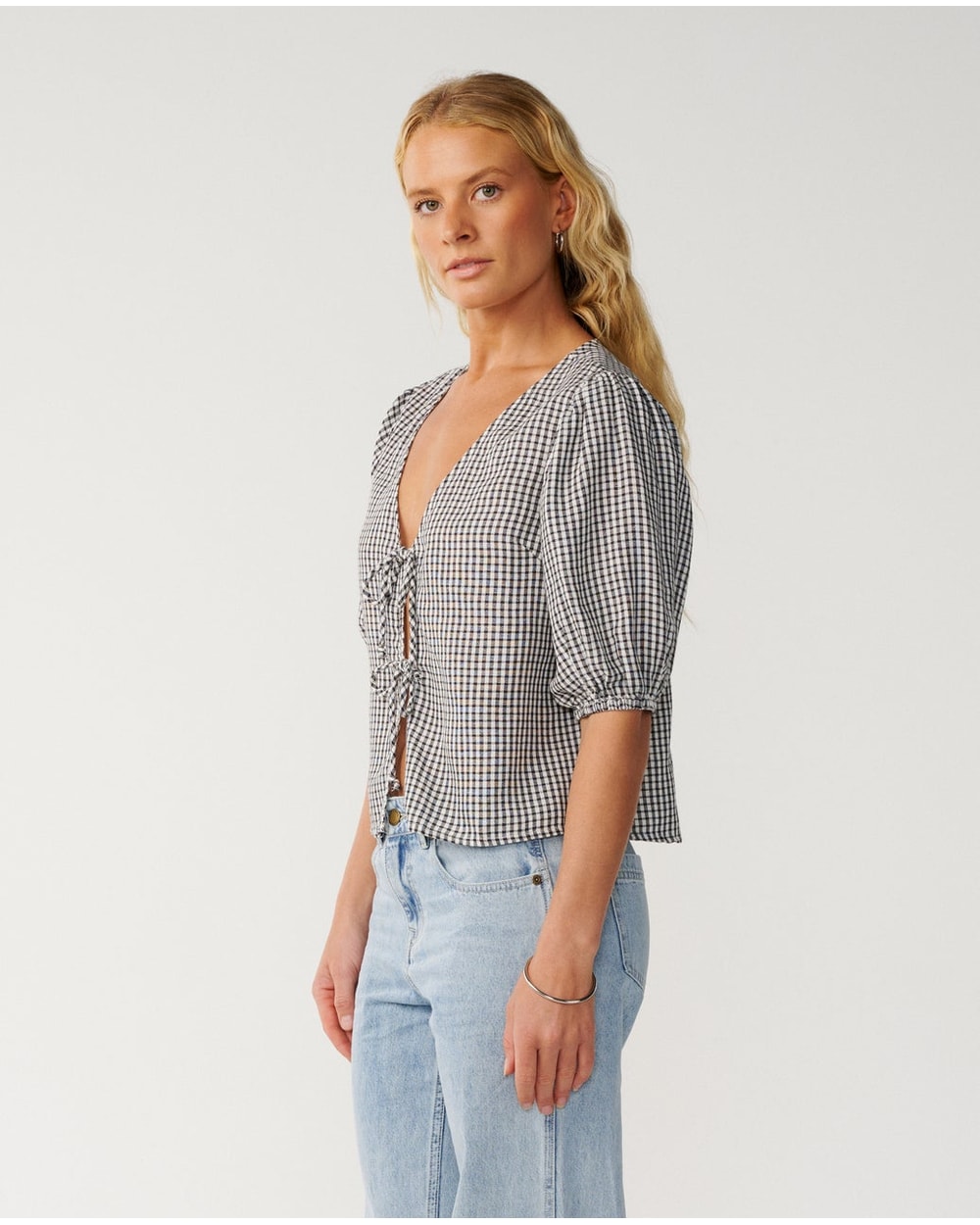 Rip Curl Women's Vibe Surf Tie Front Top - BLACK/OFF WHITE