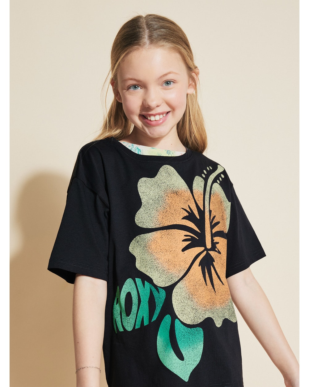 Roxy Girls' Hibiscus Oversized Tee - Phantom, on model