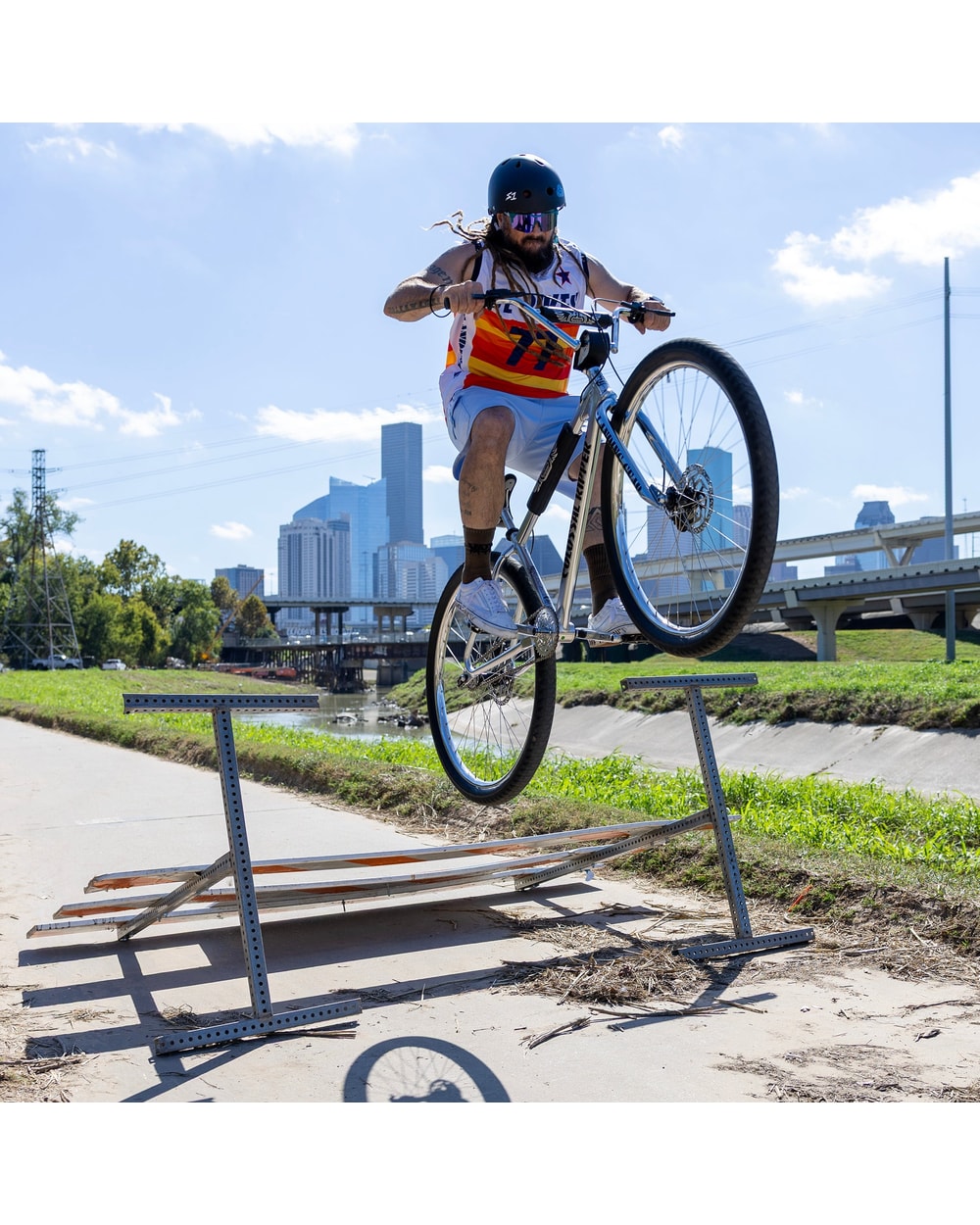 Rider jumping a rail on the SE Colossal Ripper 32