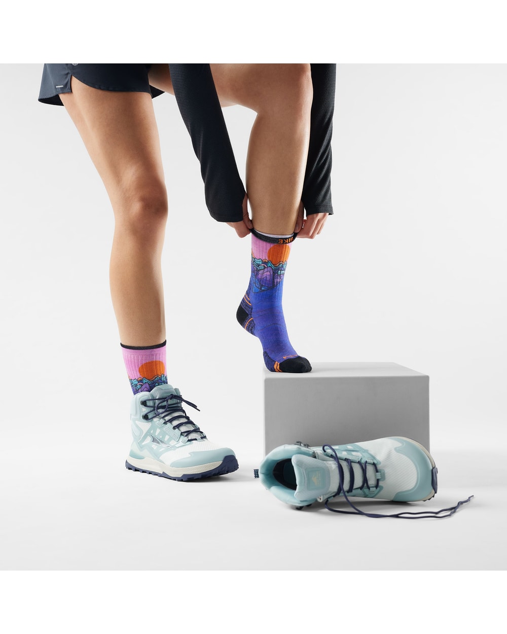 Smartwool Women's Hike Mountain Sunrise Print Crew Socks (2026) - Deep Navy