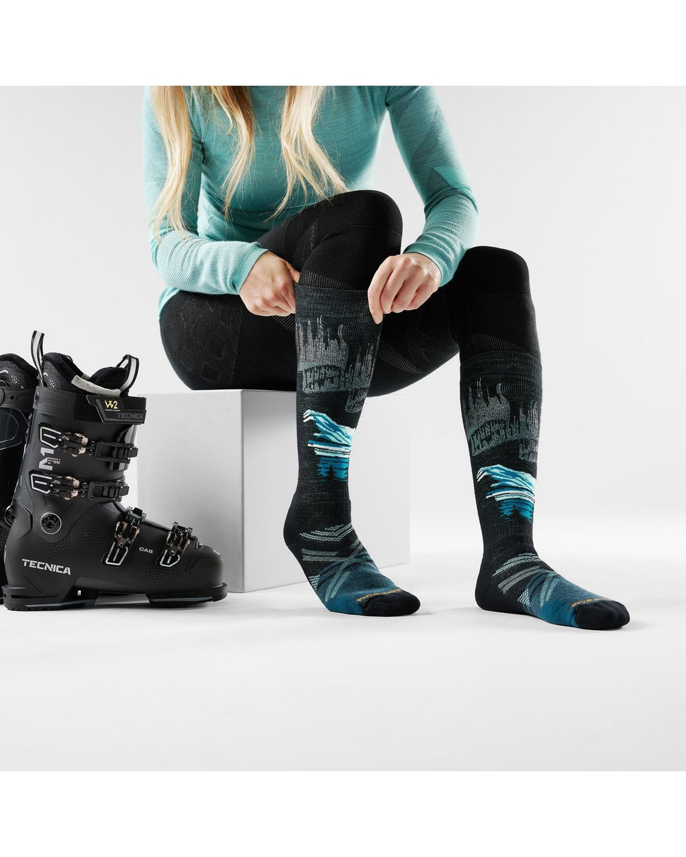 Smartwool Women's Ski Alpine Auroras Over The Calf Socks (2026) - Black