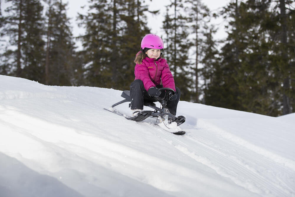 Stiga Snowracer Iconic - BLACK/GREY, in use on snow