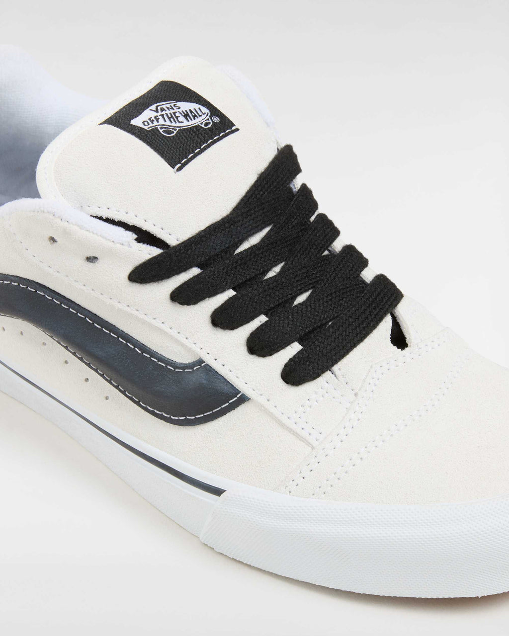 Vans Men's Knu Skool Shoes - SUEDE WHITE/BLACK - detail