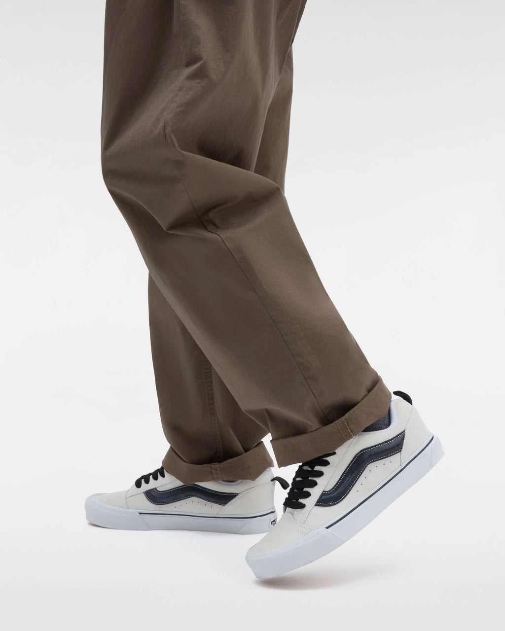 Vans Men's Knu Skool Shoes - SUEDE WHITE/BLACK - on-model