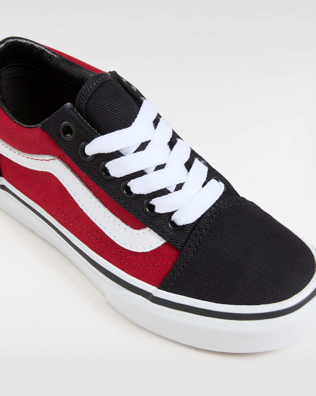 Vans Old Skool in Red — side stripe detail