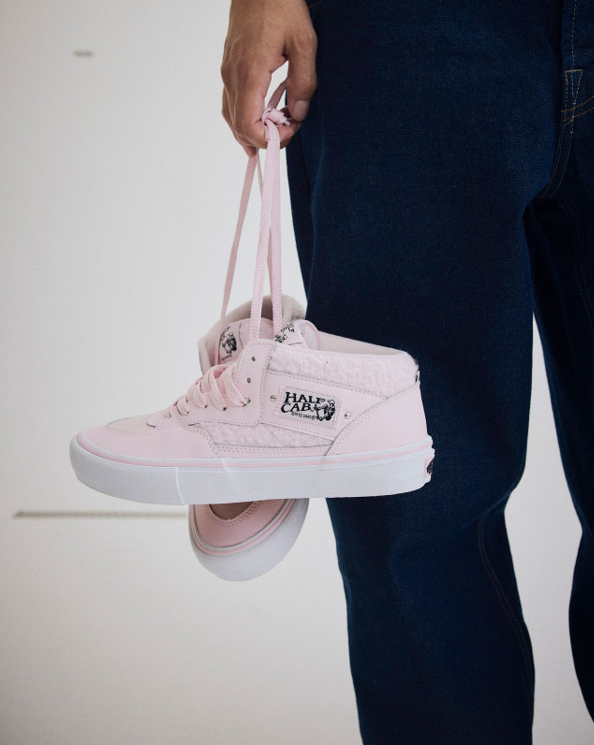 Vans Men's Skate Half Cab Shoes - PINK/WHITE - lifestyle