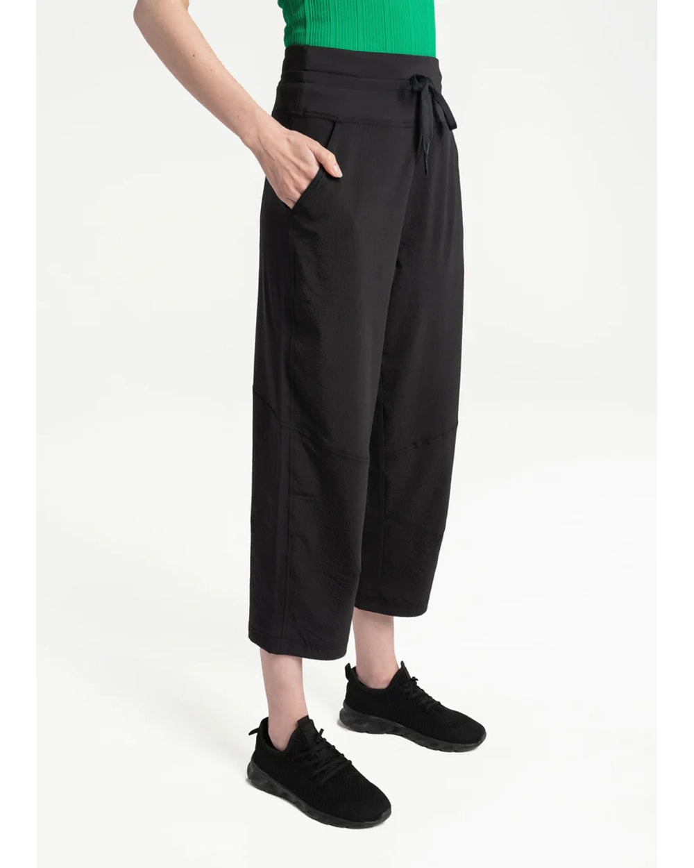 Women's Momentum Crops