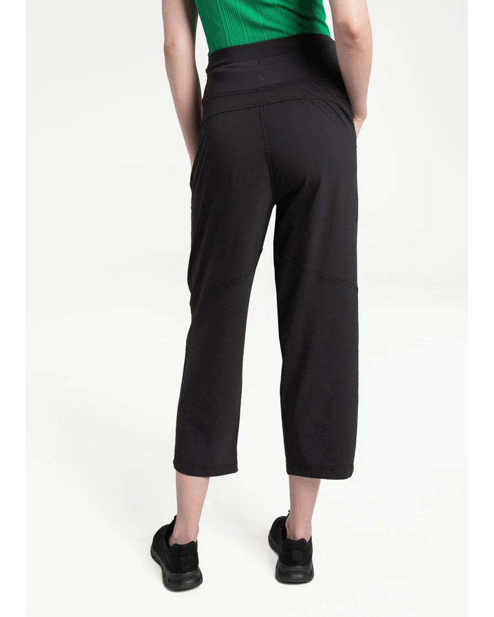 Women's Momentum Crops