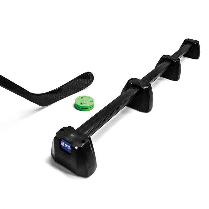 STICK HANDLING HOCKEY TRAINING AID